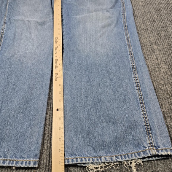 Wrangler Jeans Mens 40x32 Light Wash Relaxed Bootcut Denim Frayed Hem 38x30 - Picture 6 of 13